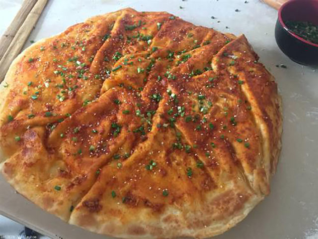 土家酱香饼好吃不上火多吃不长肉,酥脆的土家酱香饼