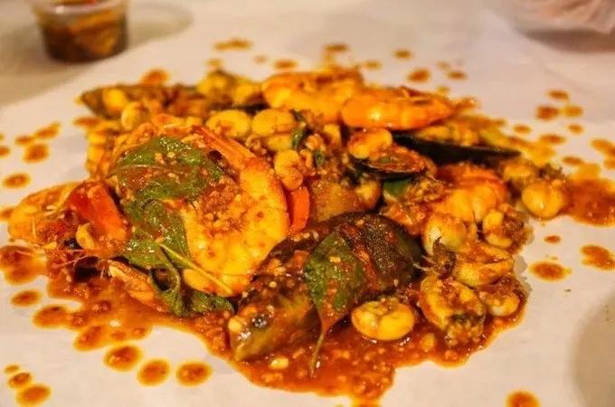 全泰国曼谷火车头夜市攻略,曼谷拉差达火车夜市全景