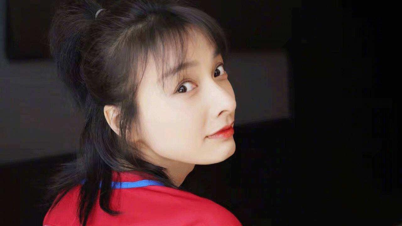 吴昕一年赚多少 (吴昕一年收入有多少钱)