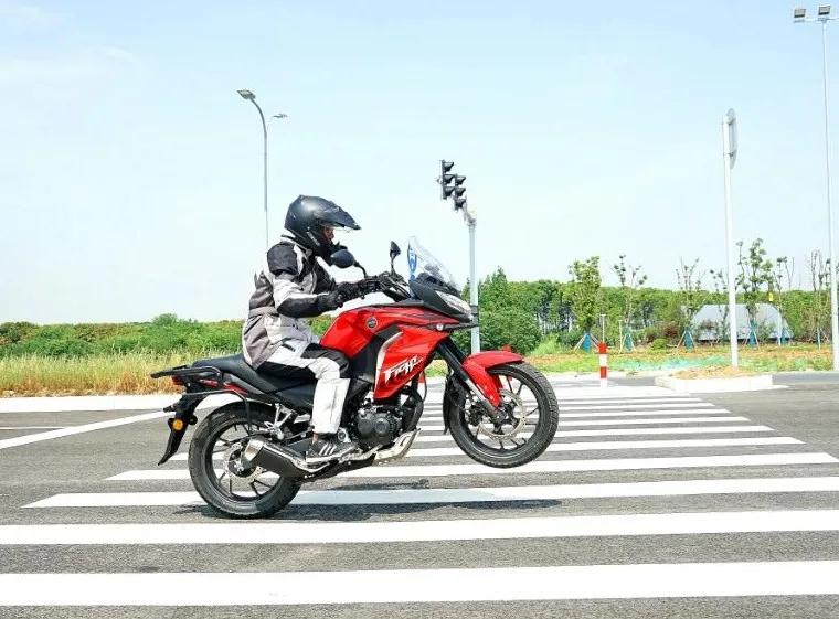 胖虎试驾：新大洲本田CBF190X终于不再是街车换壳了