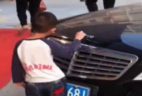 爆笑gif妹子你都拖大家的后腿了,搞笑gif妹子绝对是一位运动健将