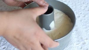 戚风蛋糕消泡是什么原因,戚风蛋糕太绵密是不是消泡了