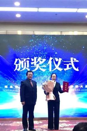 手机碎屏险买官方的还是买平台的,手机碎屏后买保险骗保