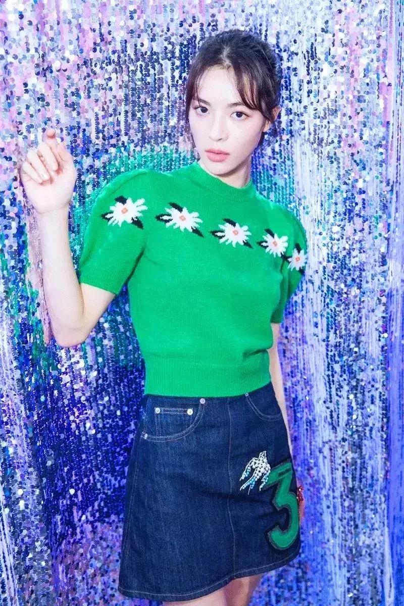 刘雯米兰时装周试装,刘雯维密走秀比心