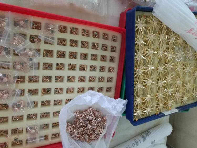 施华洛世奇低价同款,施华洛世奇国外真的便宜吗