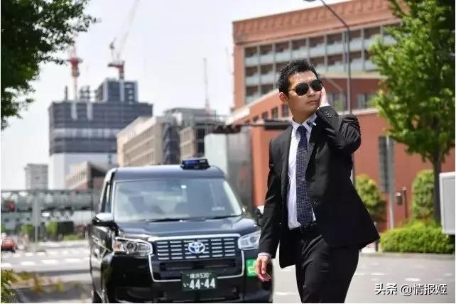 日本人的“中二文化”，是怎么正儿八经让现实画风沙雕起来的...