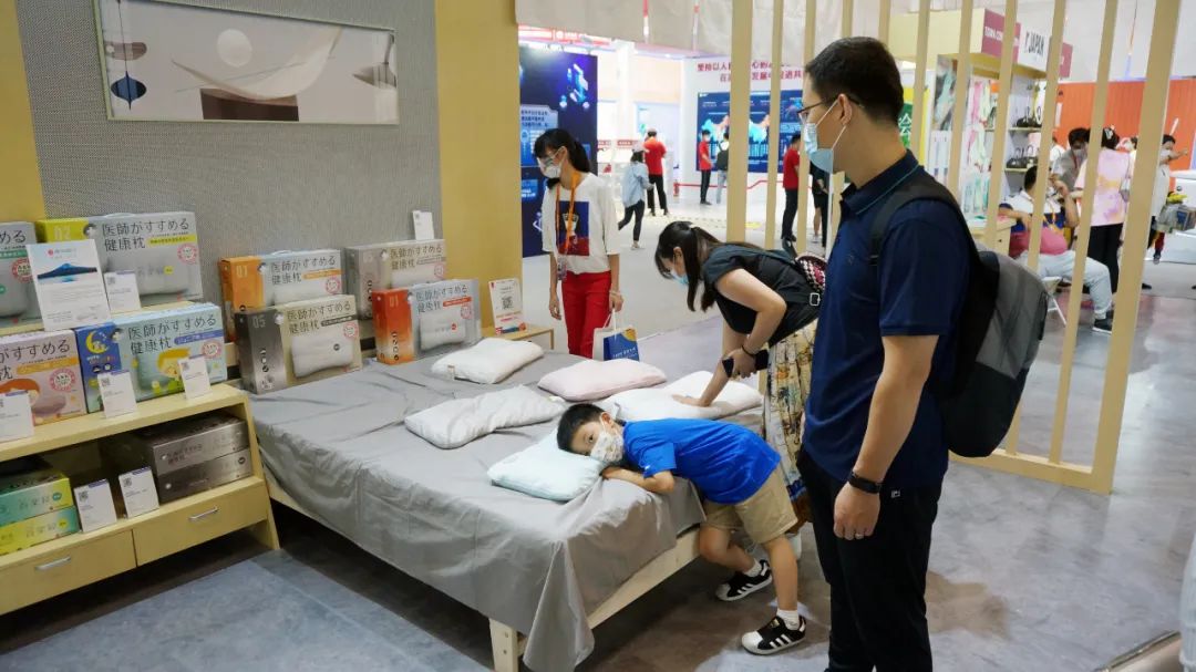 招财猫美浓烧服贸会日本展商拥抱中国电商