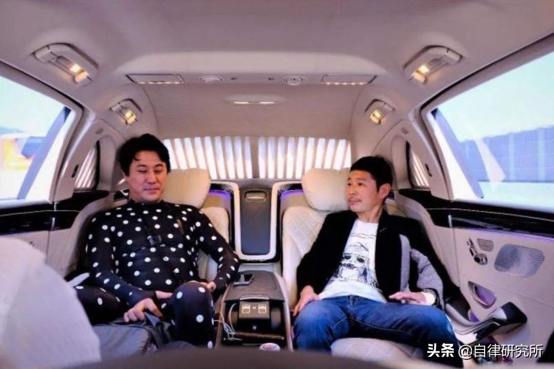 送10亿,征女友包下火箭登月高中毕业的他为何成为日本最潮富一代