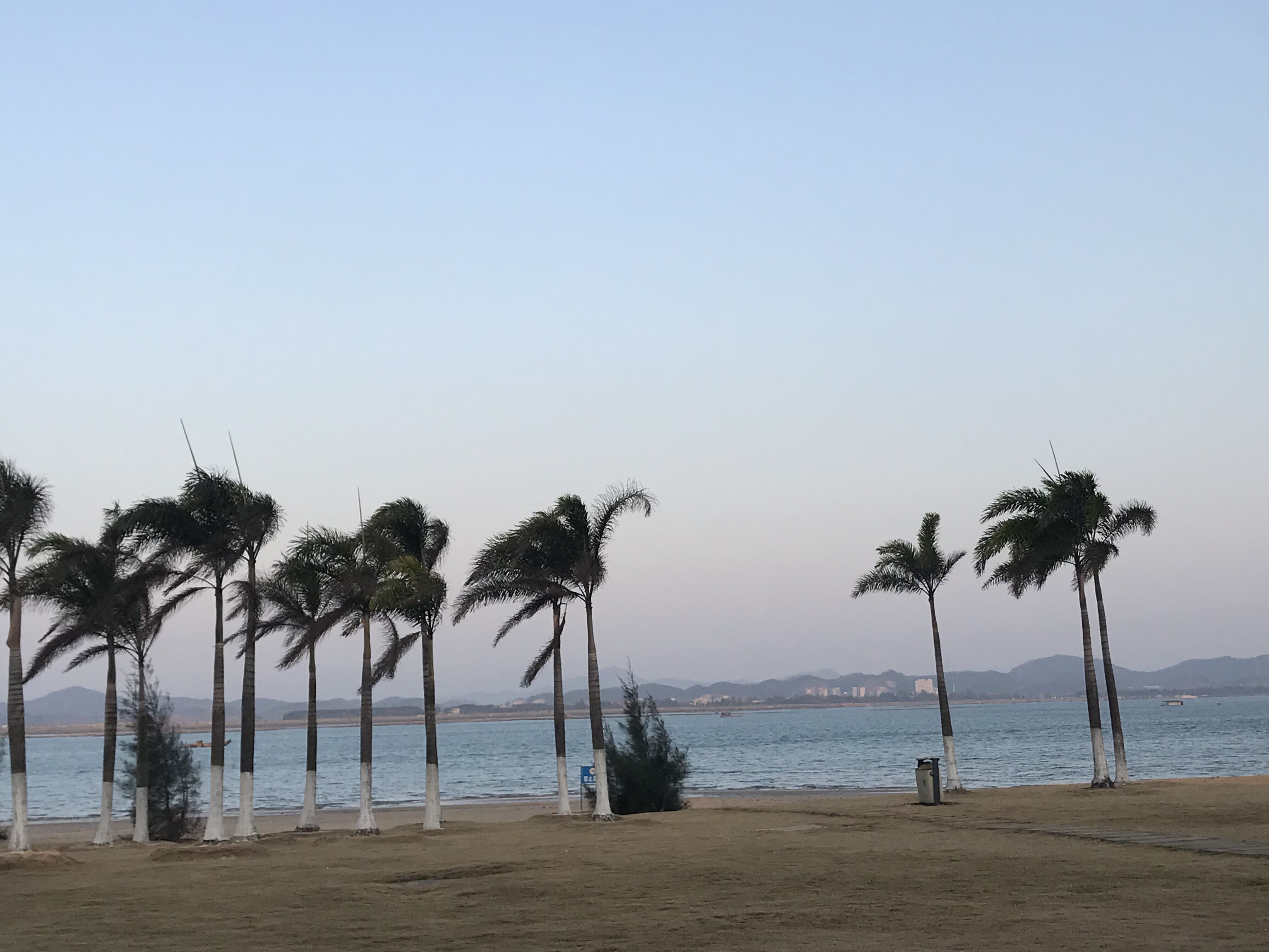 又见东兴,故地重游口岸都关闭了,不同时间不同伙伴不同心情