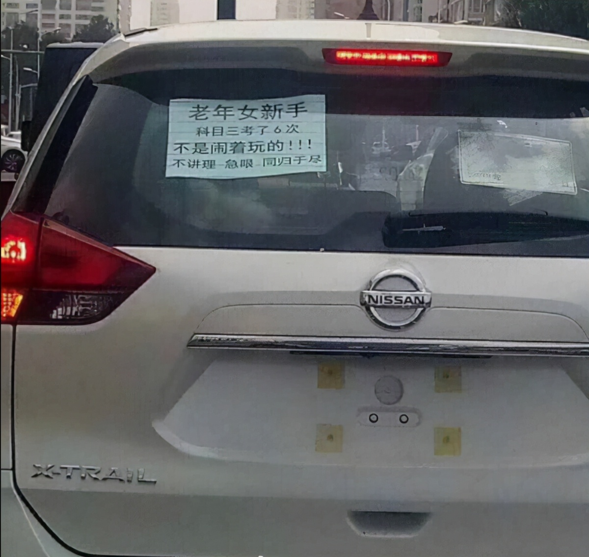 幽默gif：表哥误入传销之后，刚报完警，就收到消息