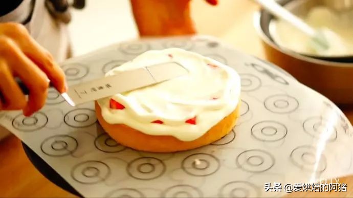 邱莹莹同款草莓奶油蛋糕，基础戚风胚，徒手脱模剖片及抹面挤花