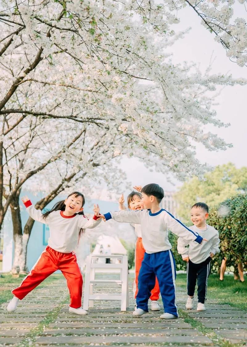 重温孩子的乐趣,孩童爬山的乐趣