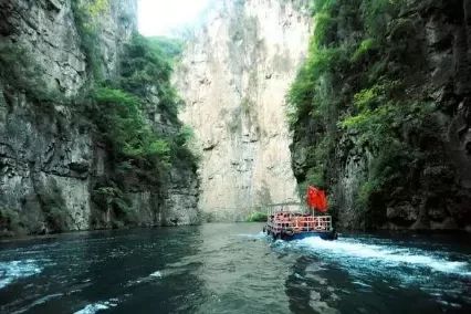 巍巍太行山山峰险峻,太行山奇峰峻岭