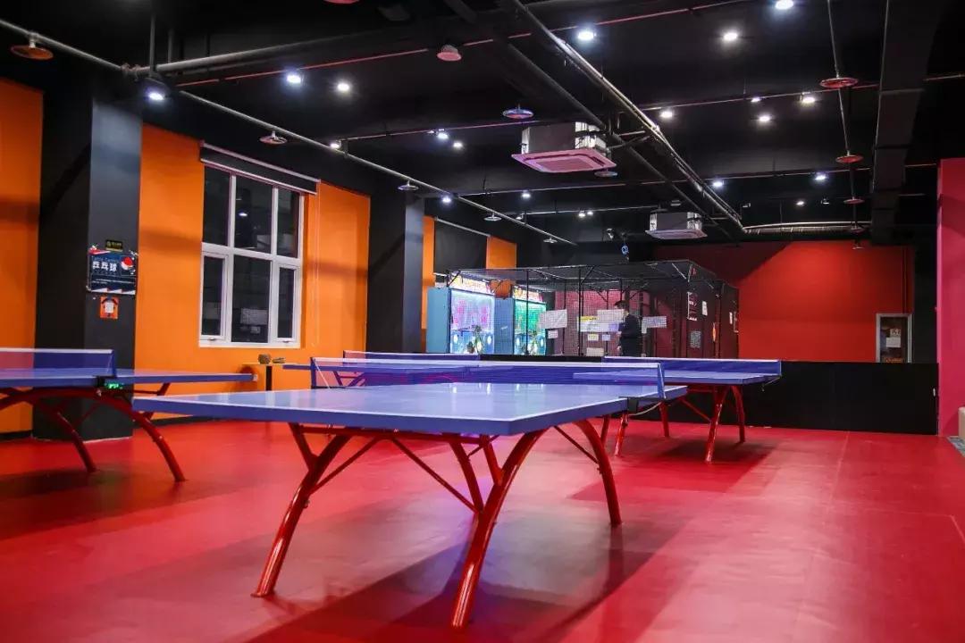 蹦床乐园闯关攀岩,蹦床馆嗨玩