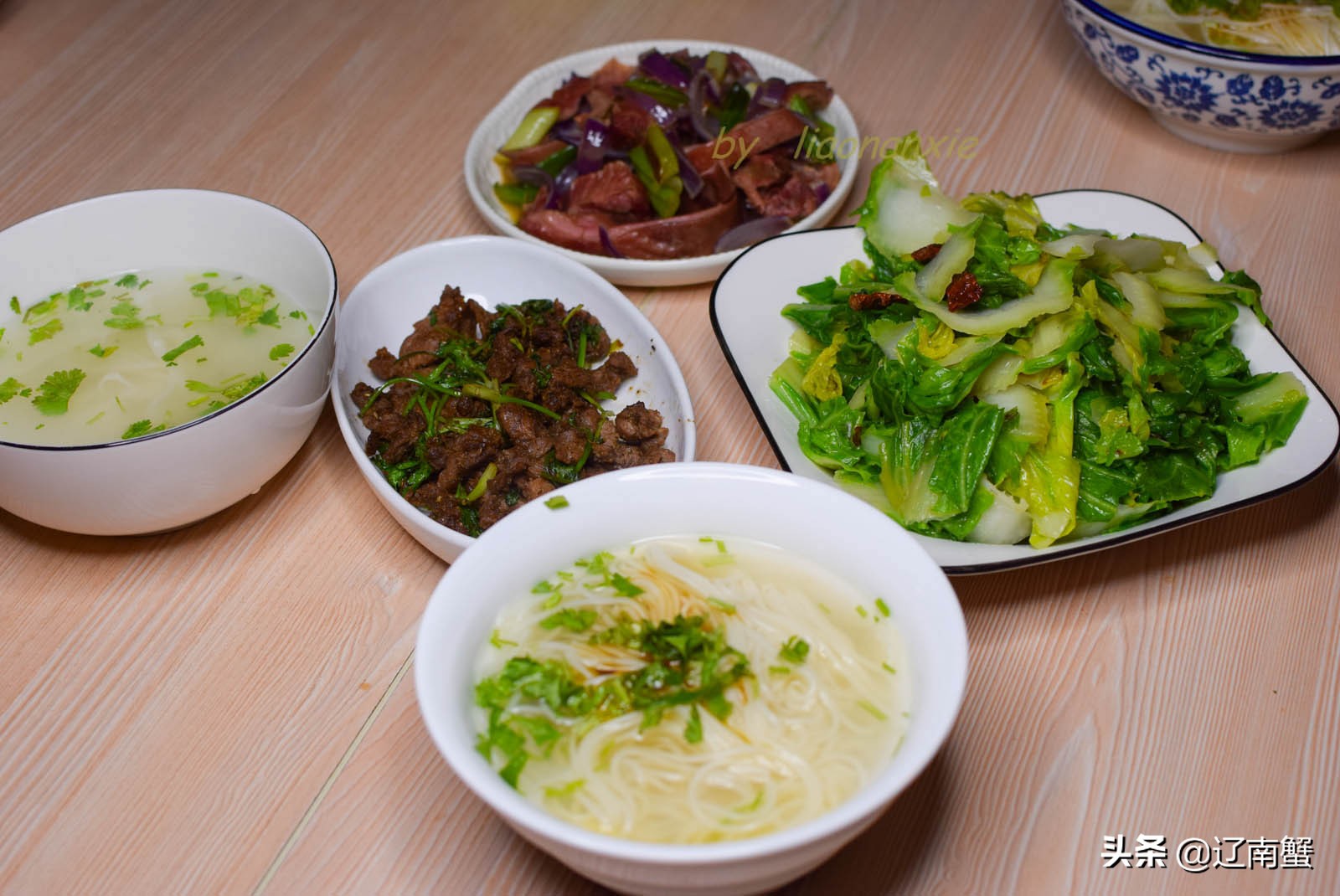 学生荤素搭配晚餐,学生晚饭什么好吃又简单