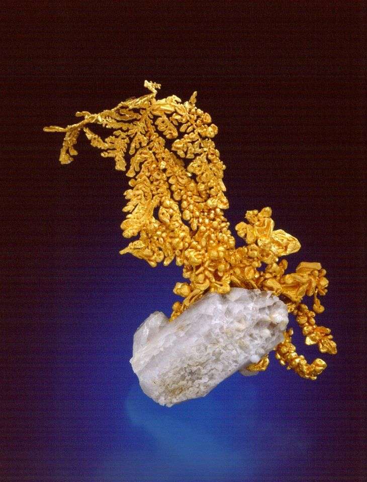 地球有4亿亿吨黄金，人均超550万吨，为什么挖金矿这么难？