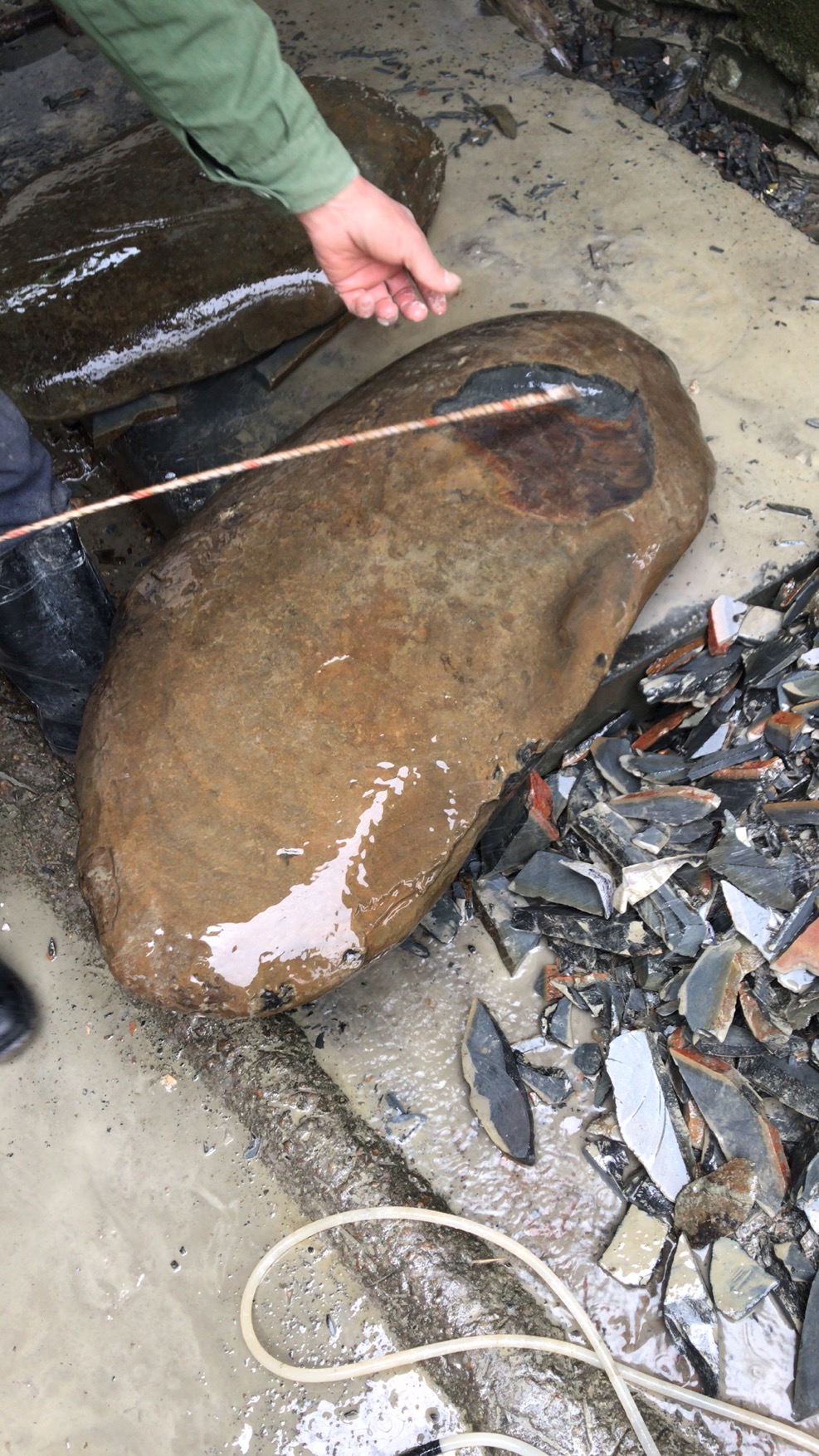 用石头雕茶盘,石头茶盘制作底下可养鱼