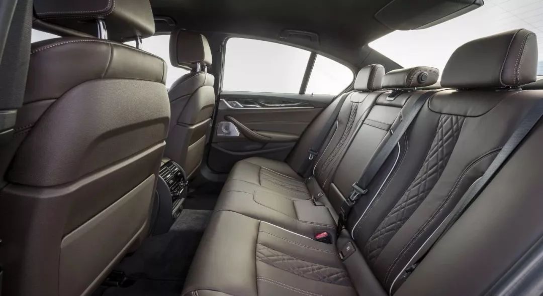 奔驰glccoupe2021款对比宝马x4,奔驰e300l宝马530li奥迪a6l怎么选