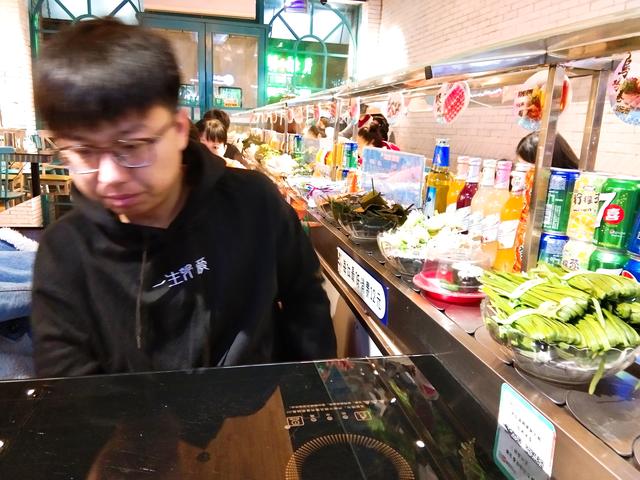 一元自助小火锅哪家的好吃,鞍山29元自助旋转小火锅