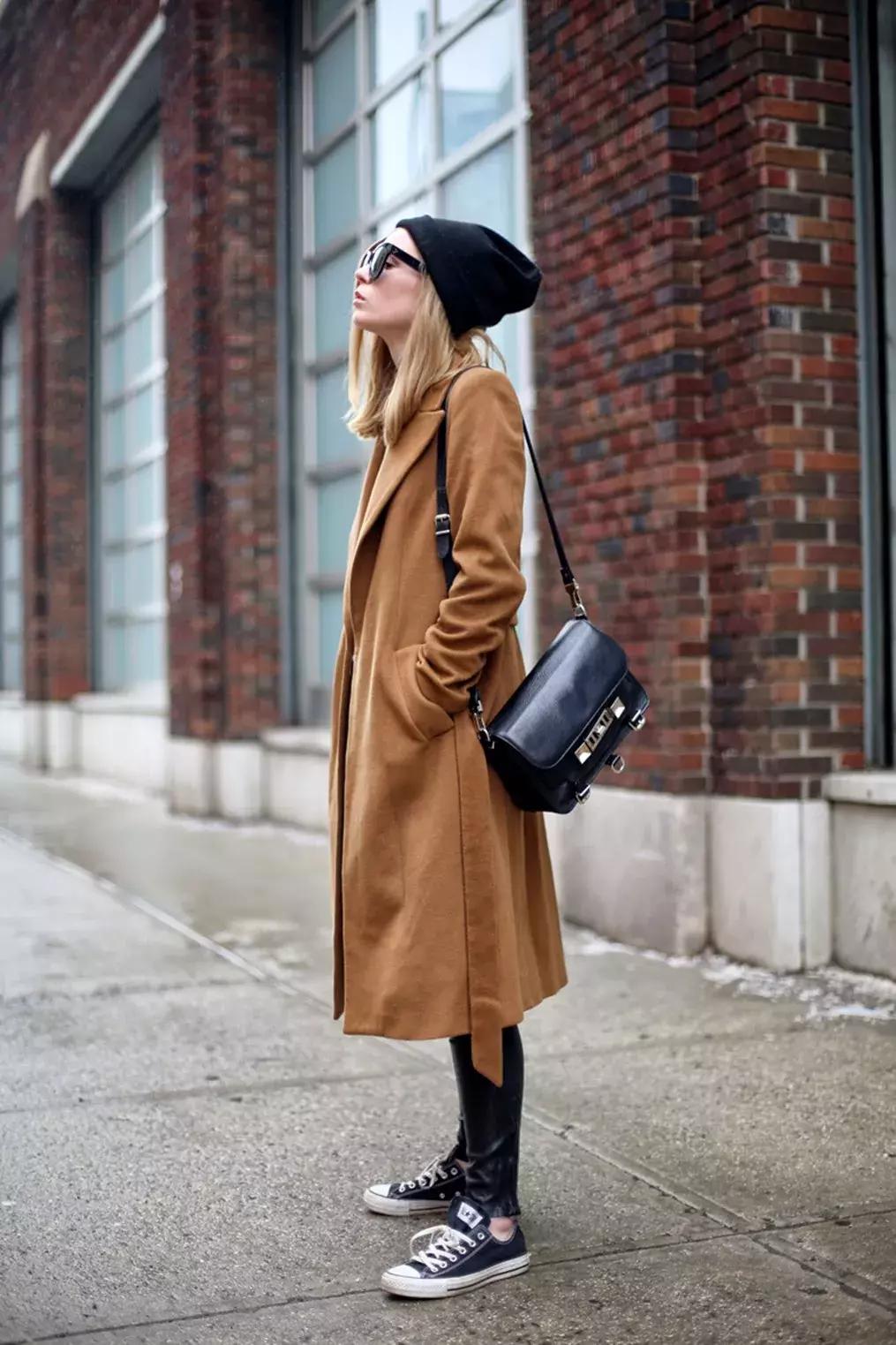 运动鞋怎么搭配大衣,韩国大衣运动鞋搭配