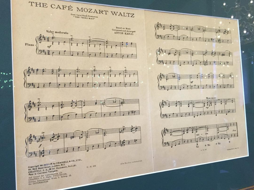 单杠上的公主和莫扎特咖啡馆的谋杀案