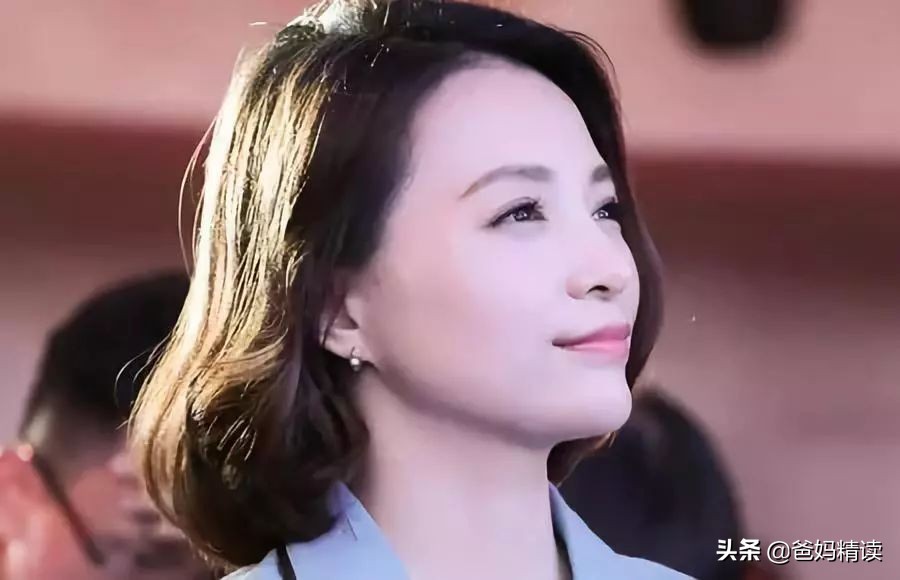 董卿从开始到结束春晚回顾,董卿退出央视后现在做什么呢