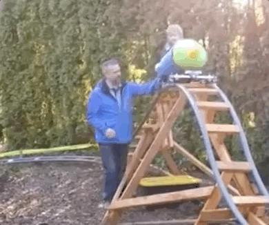 61岁中国爷爷获赞1000万，外国网友：实名羡慕他的孙子