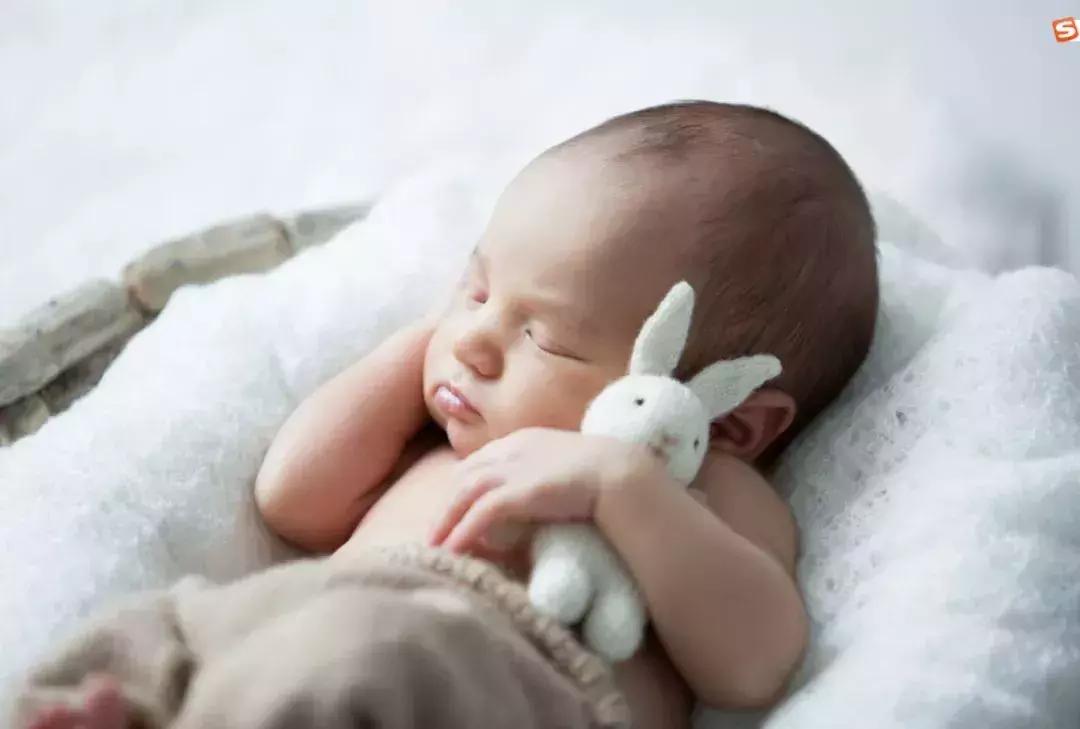 为什么不要搂着宝宝睡觉,最好不要搂着宝宝睡