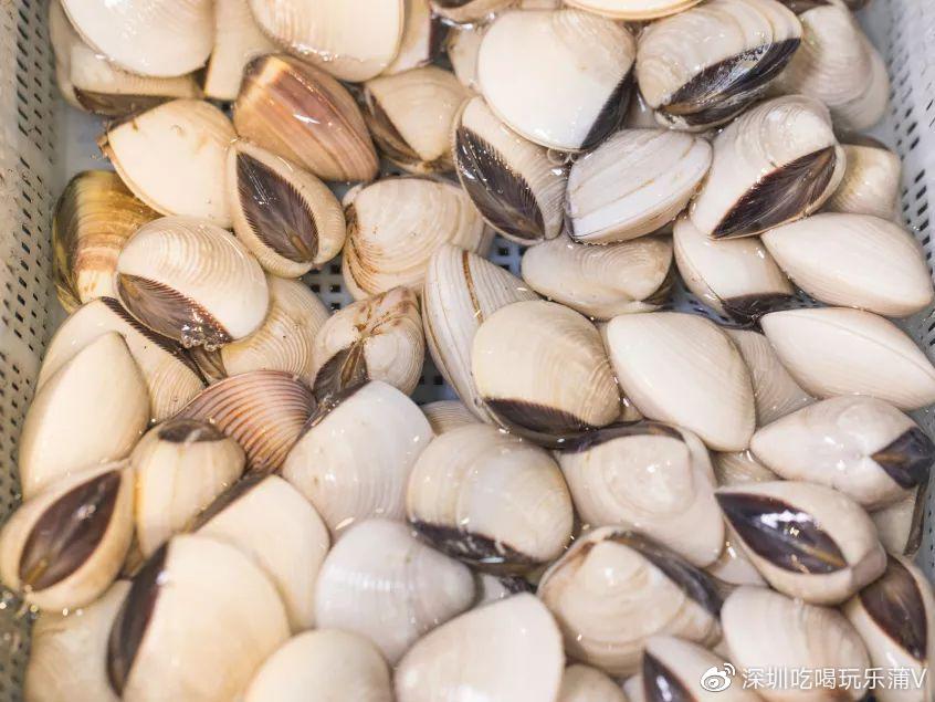 宝安人的顺德饭堂，生蚝用木桶蒸，还加黑松露