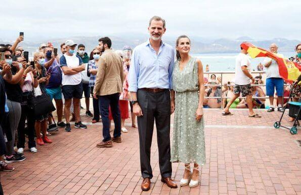 西班牙王后红裙穿搭,西班牙王后穿衣打扮效果