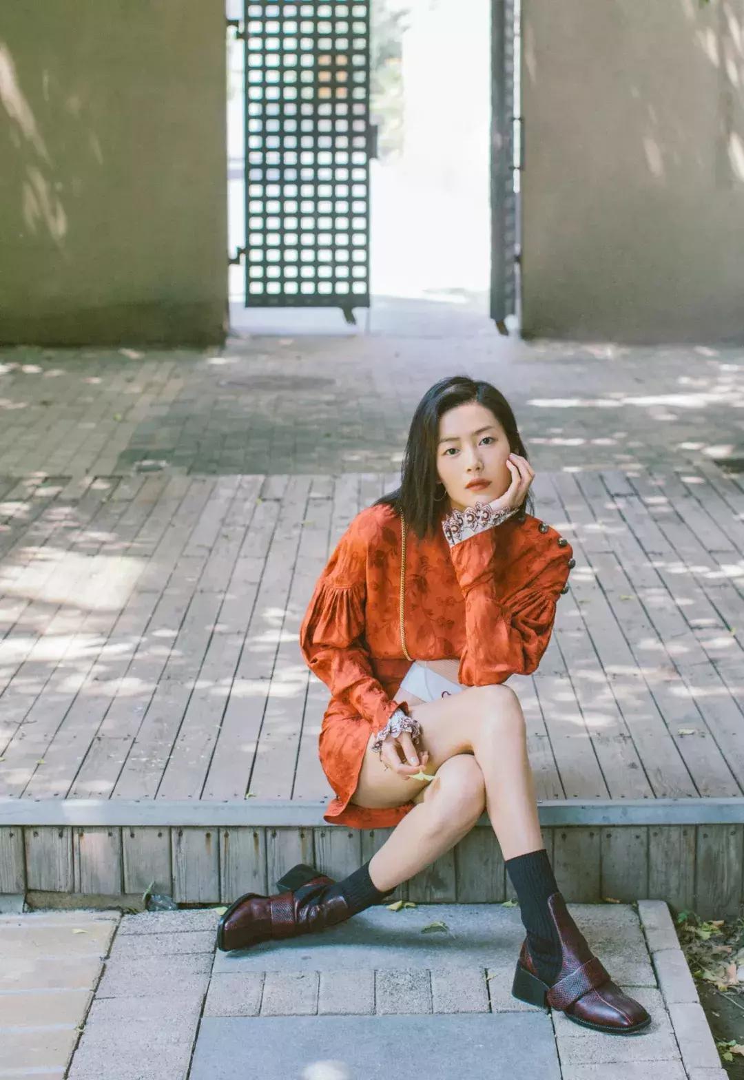 穿中筒靴明星们都爱穿,明星都爱穿的鞋子