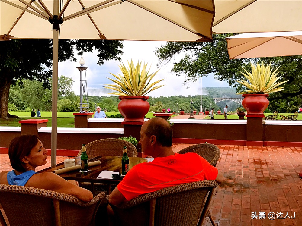 #全民热遗#小天独家，你敢不敢在这个瀑布上洗澡？