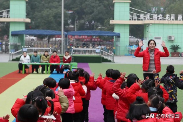 幼儿园体能活动走跑跳集体操,幼儿园运动会跳跳乐分合跳