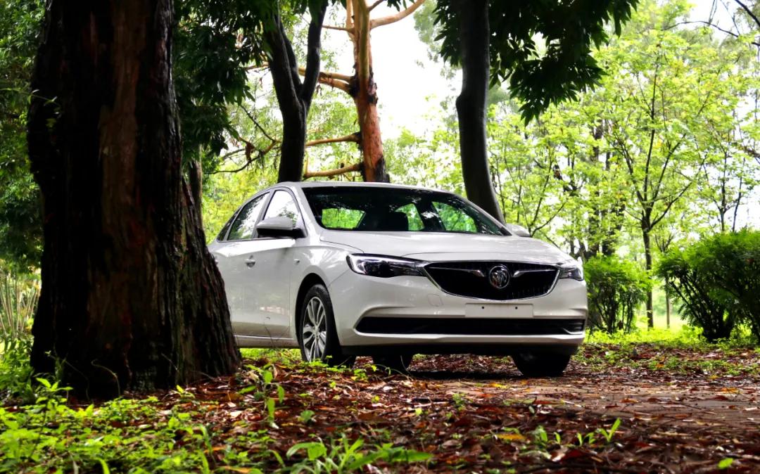 别克英朗经济实用的家轿实拍,运动又居家的车