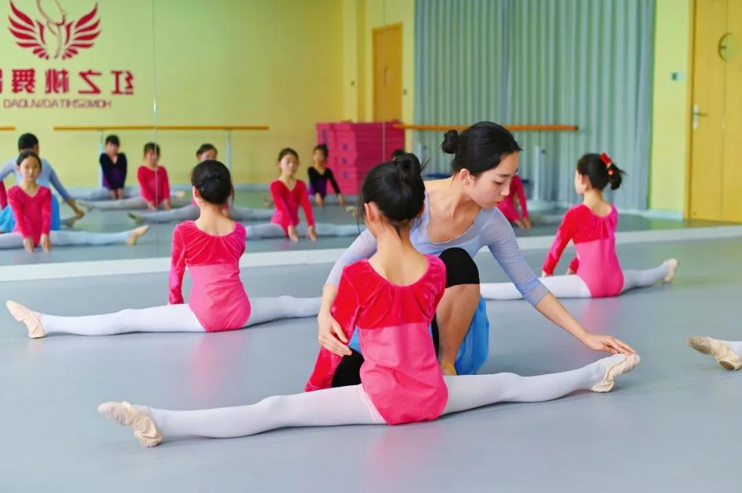 许昌小公主养成地又开新店啦！来见识一下，什么叫学舞蹈的气质