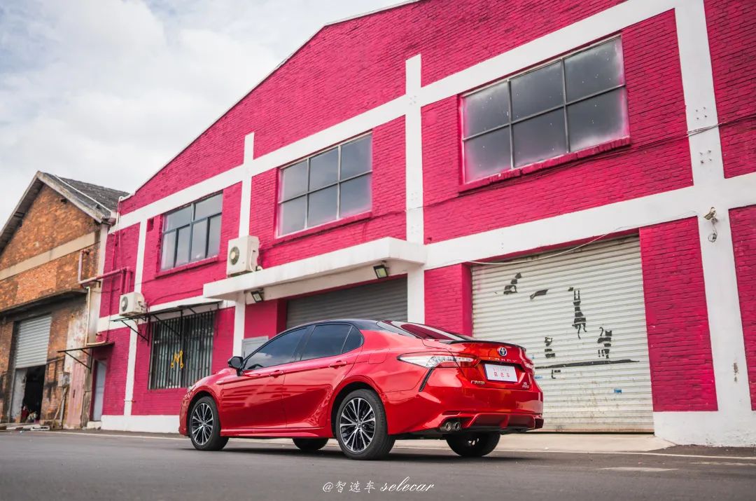 试乘试驾怎样可以吸引客户,试驾新一代凯美瑞双擎