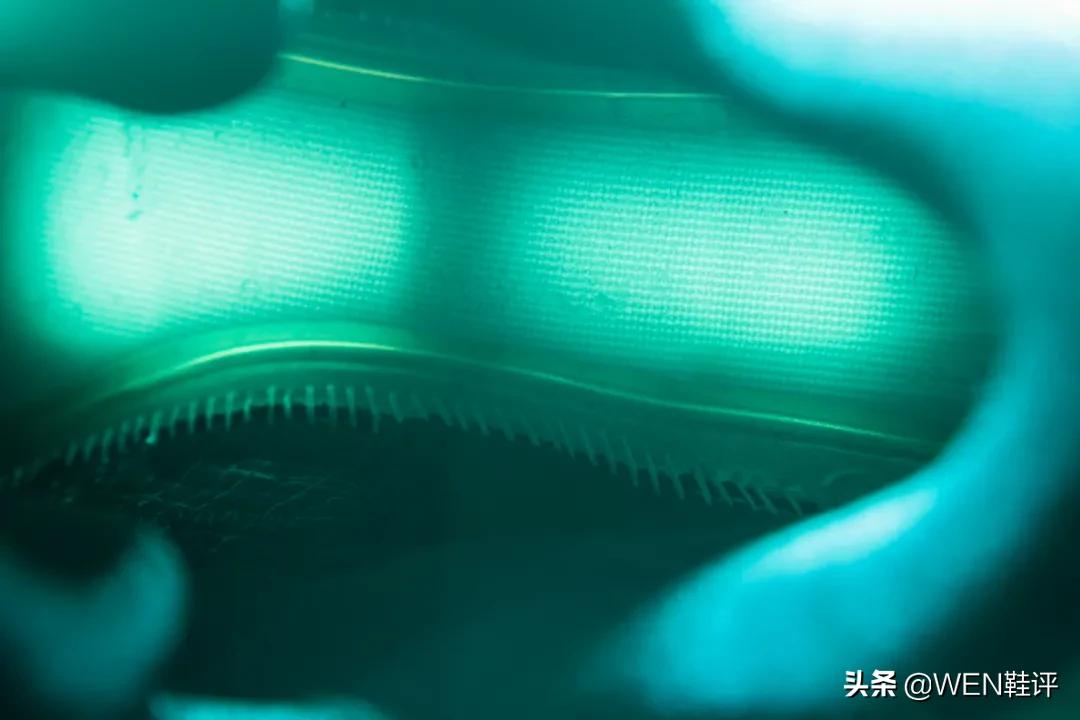 一双绿色的nike跑鞋,nike垃圾环保鞋2代尺码