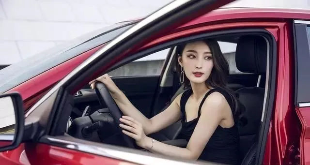 中国最美两厢车长安逸动xt,长安逸动xt15款自动挡