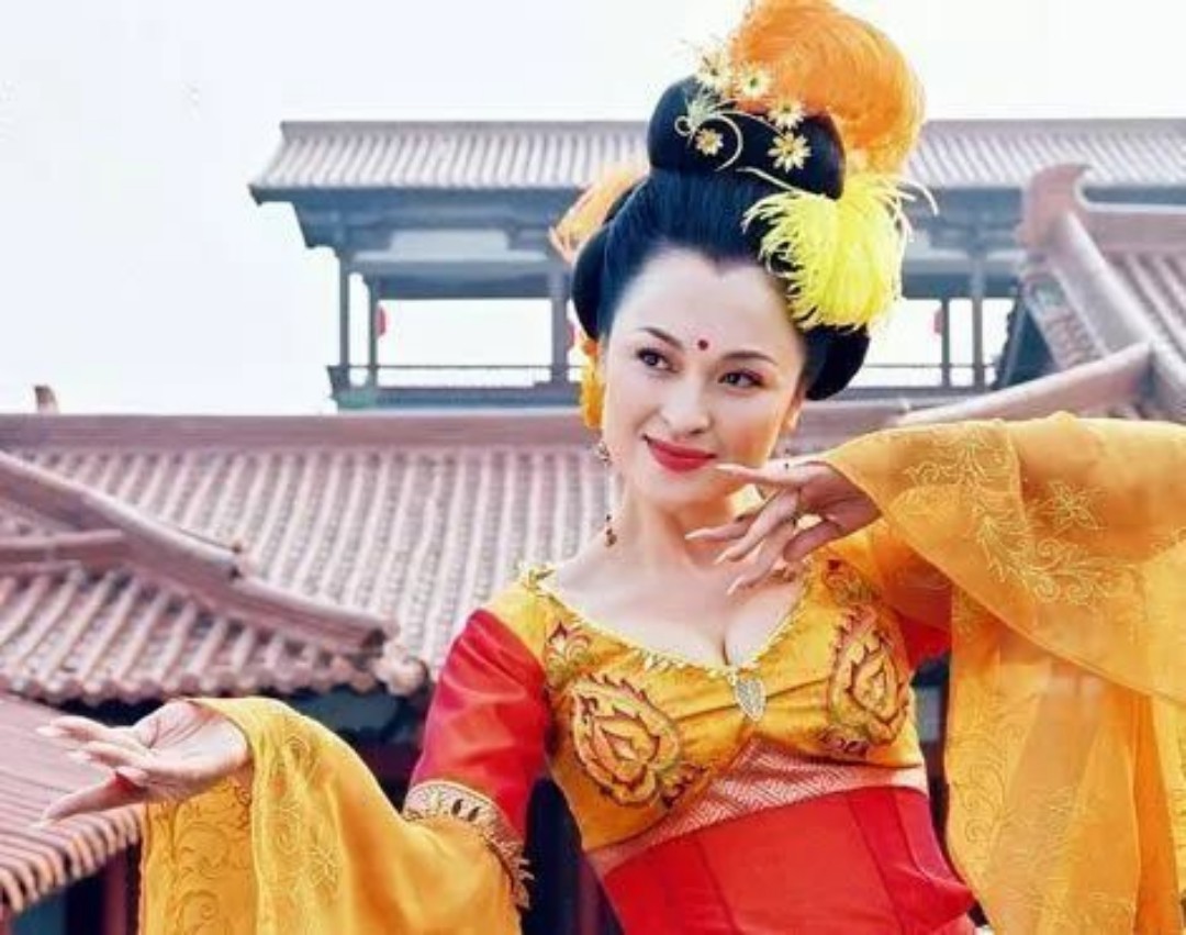 90年代女歌手林芳兵,林芳兵周洁哪个更美