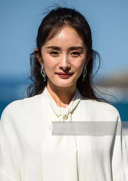 baby摔倒杨幂大笑视频,ab和杨幂红毯