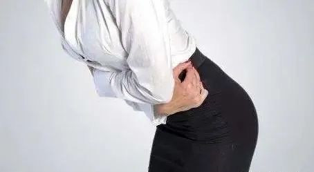 23岁女子一月来五次月经，查出宫颈癌，家长痛哭：是男人害的