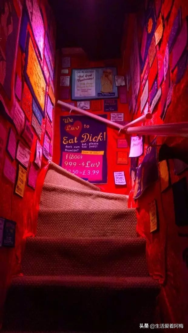 她开了间超市，卖的东西却全是假的，9000件商品，竟被一抢而空