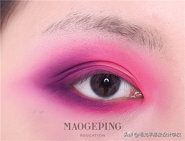 紫色眼妆魅惑,紫色云霞