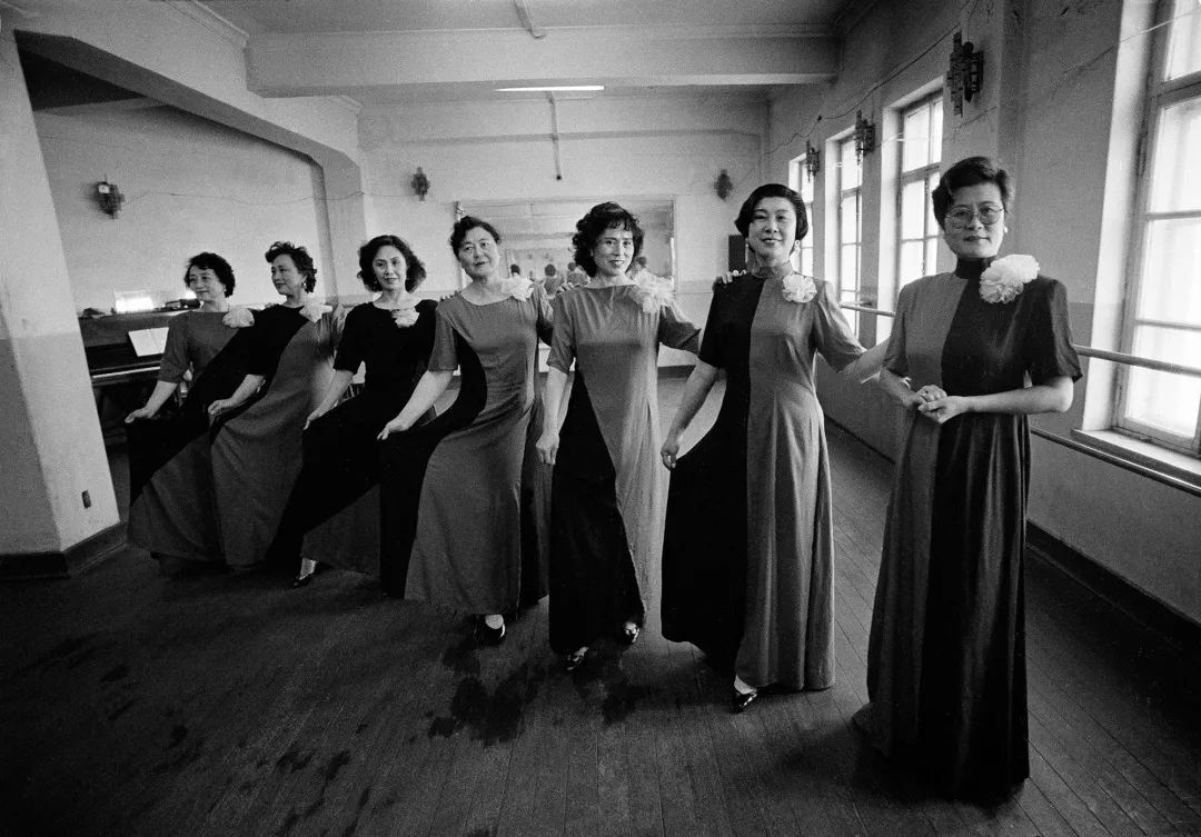 从一线记者到摄影艺术家，谢军拍下了即将消逝的时代记忆