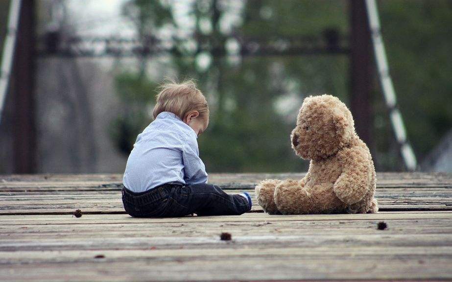 3岁孩子不愿意社交什么原因,大班孩子内向话少社交弱该怎么办