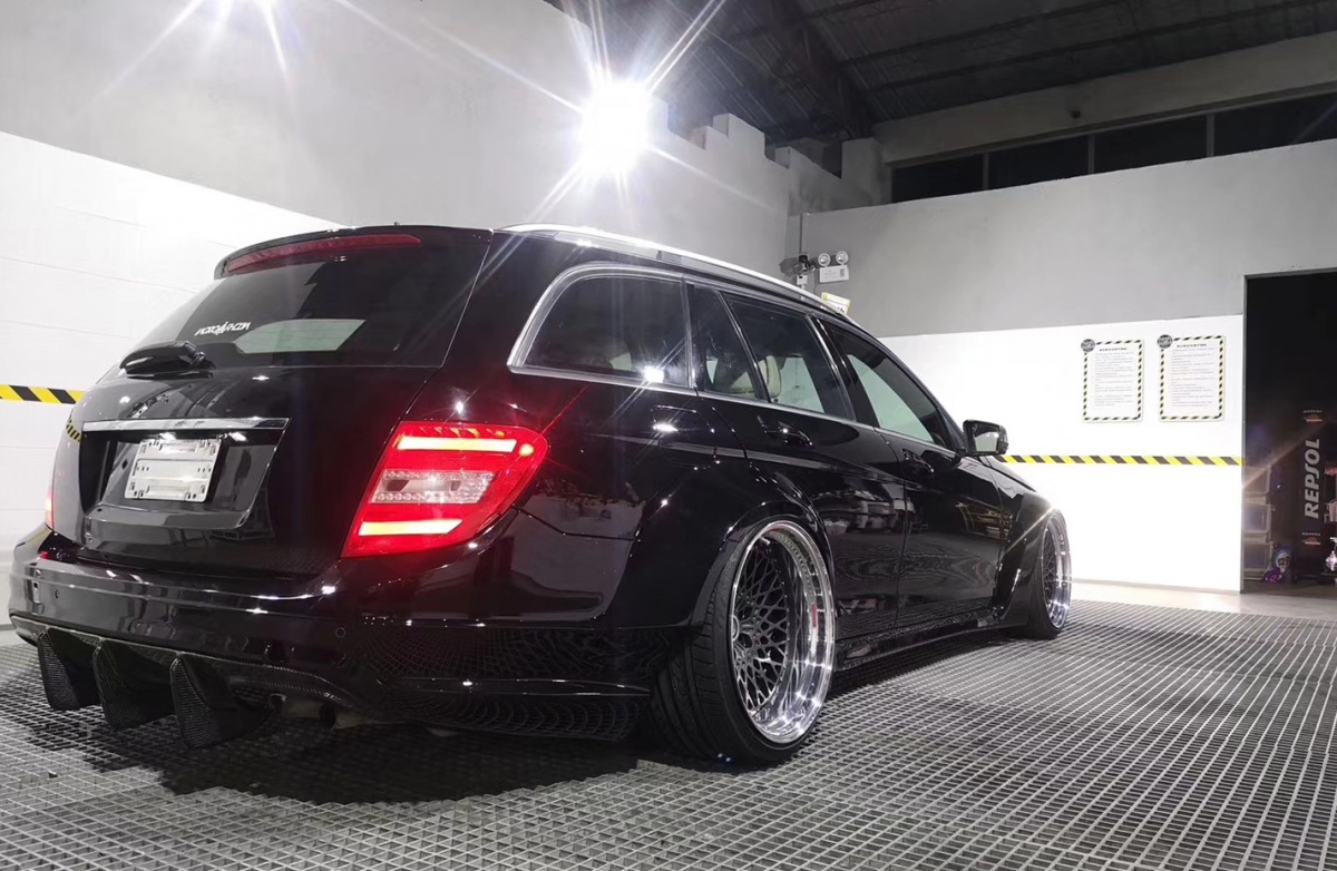 新款奔驰c200改装最帅效果,小县城越野改装店