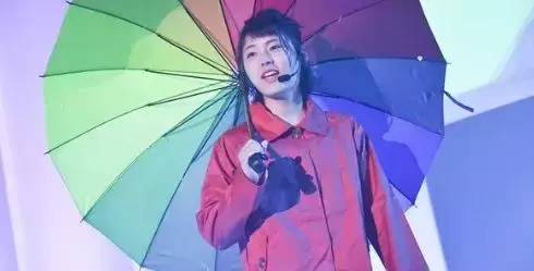 帅哥比赛里混进了一个“女孩子”，还撞脸了有村架纯黑岛结菜？