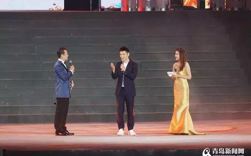 青岛啤酒节2020黄晓明,偶遇明星黄晓明现身青岛啤酒节