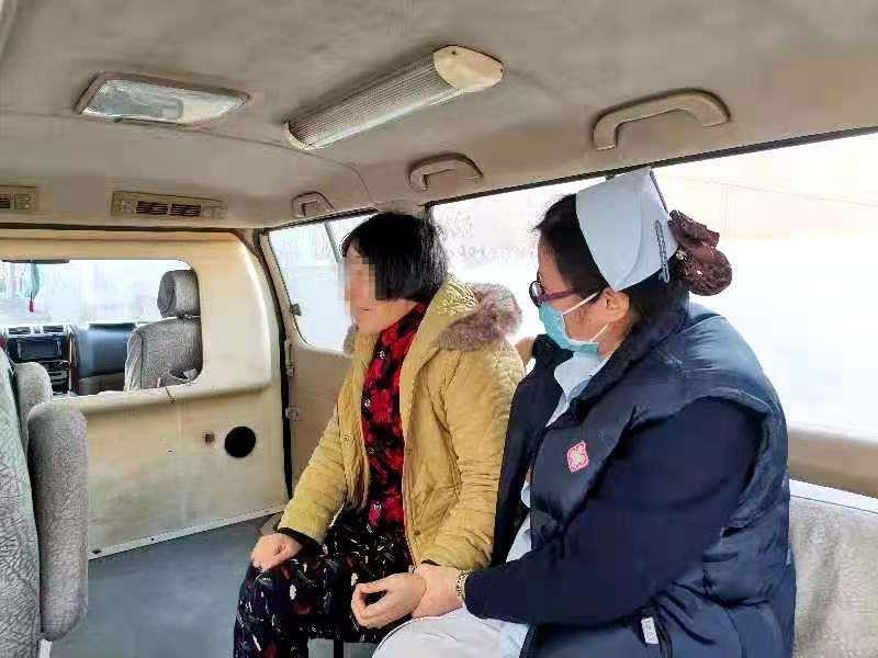 因患精神病19岁少女被锁10年,女子因精神病被锁在家中