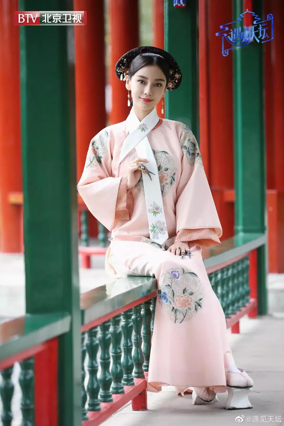 杨幂热巴baby双马尾气质动人,ab杨幂同框